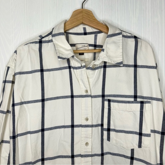 Universal Thread oversized fit navy blue plaid flannel 100% cotton shirt xl - Picture 2 of 10